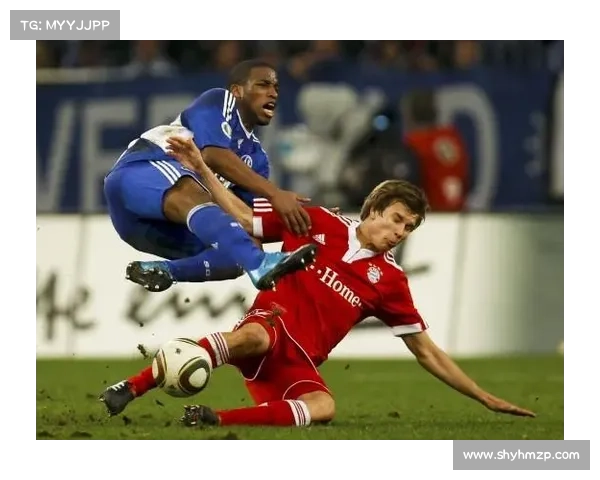 从边路突击到中路策动浅析法尔范在沙尔克04的多重战术角色